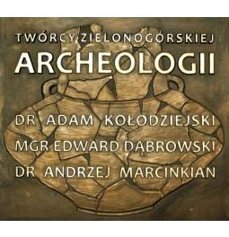 Tablica pamiątkowa - twórcy zielonogórskiej archeologii
